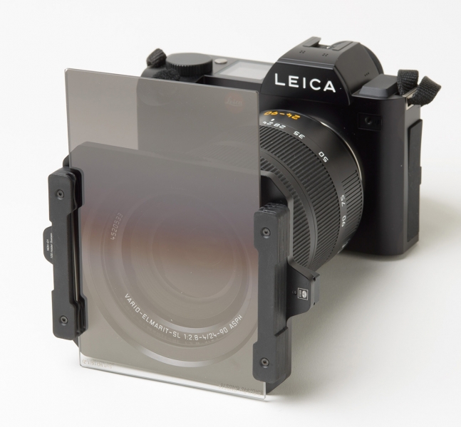 The Sirui filter holder with 100mm grad filter mounted on a Leica SL (left). The Sirui screw-in filters are very thin. Even the polarizer is only 3.8mm thick.