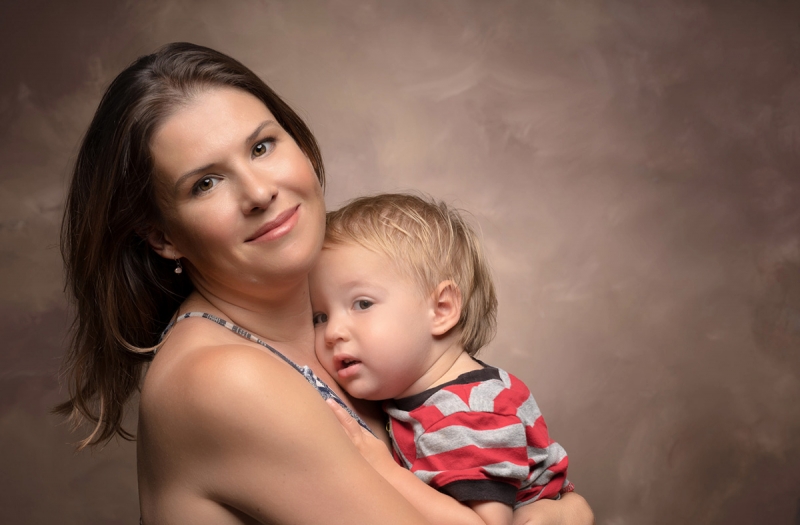 Skin tones in portraits have smooth gradations. The GFX includes film simulations of Fujifilm Astia as well as other film types that were popular.
