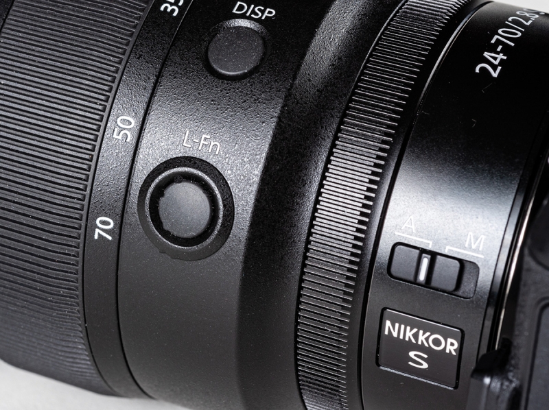 The lens function (L-Fn) button is conveniently
placed for your thumb.