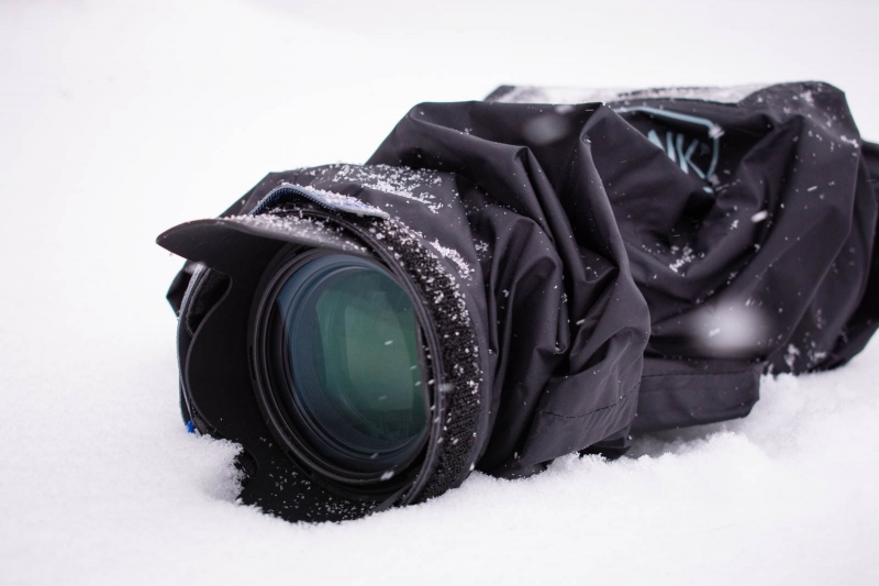 I was comfortable putting my cover-wrapped camera down in the snow. 