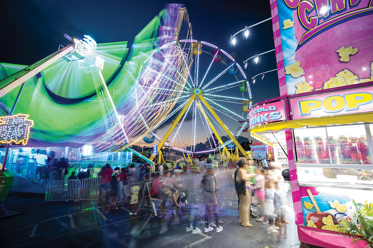 To capture the brilliant lights of a small fair, I made a 10-second exposure at f/4 using the Nikkor Z 14-30mm f/4 S lens. The camera was set to ISO 125 in aperture priority with matrix metering, and +2/3 EV (exposure value). The Nikon Z 7II held the extr