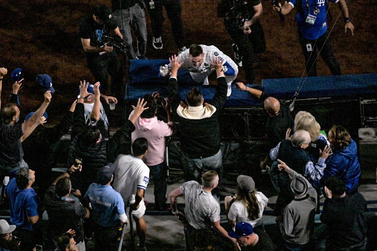Freddie Freeman celebrating with his father after 2024 World Series grand slam