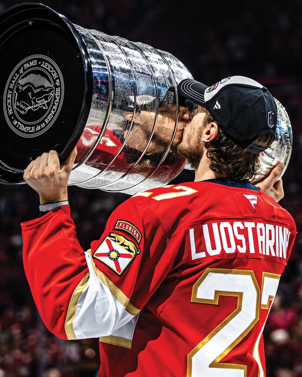 Florida Panthers hockey player lifting and kissing trophy