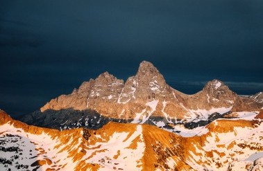 202410_LeicaSL3_Ankuur_240620_FlyingTetonSunset_2847_TylerRickenbach.jpg